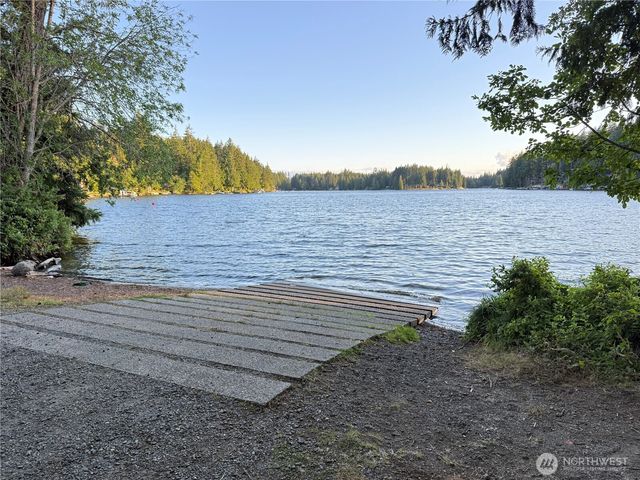1431 E Phillips Lake Loop Road, Shelton, WA 98584