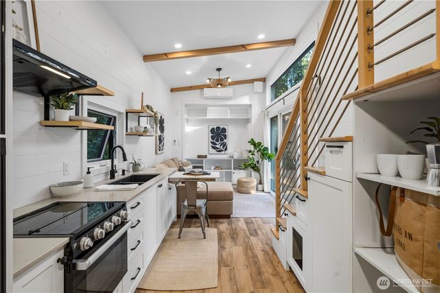 1431 E Phillips Lake Loop Road, Shelton, WA 98584