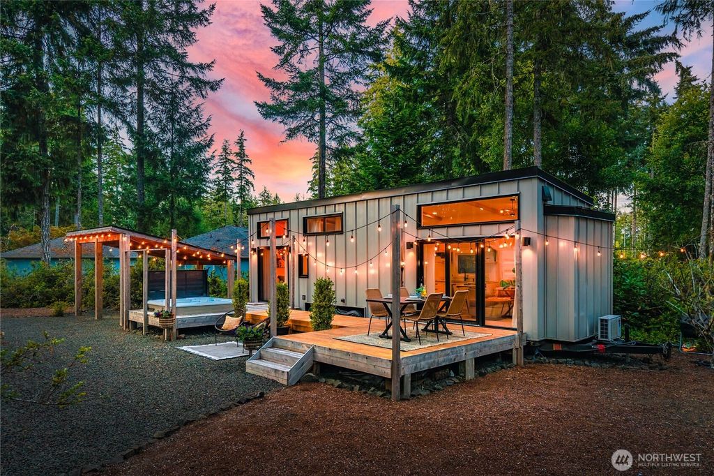 1431 E Phillips Lake Loop Road, Shelton, WA 98584