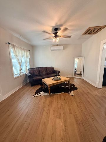 420 E 10th Street, San Angelo, TX 76903