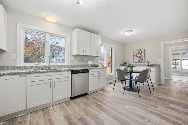 9 Rhodelia LN, Poquoson, VA 23662