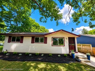 724 Parkwood Avenue, Pontiac, MI 48340