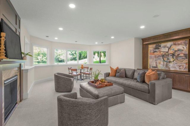 9414 Us-12, Independence, MN 55328