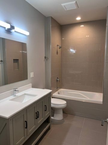 1208 E 64th Street 2A, Chicago, IL 60637