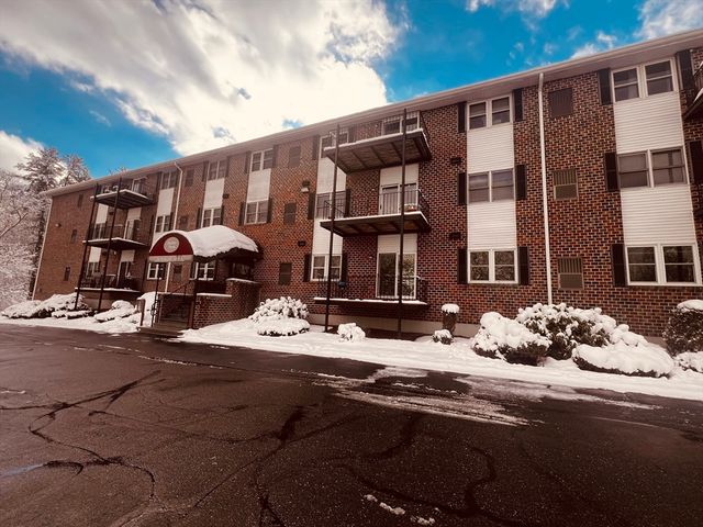 13 Dallas Dr 305, Dracut, MA 01826