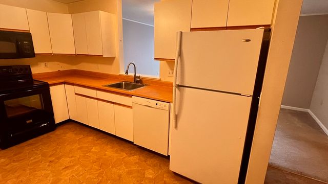 13 Dallas Dr 305, Dracut, MA 01826