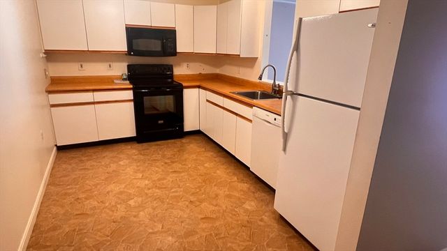 13 Dallas Dr 305, Dracut, MA 01826