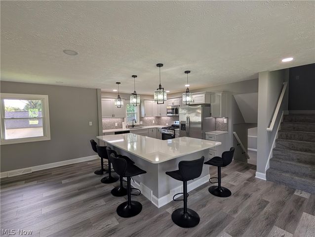 3246 E Waterloo Road, Akron, OH 44312