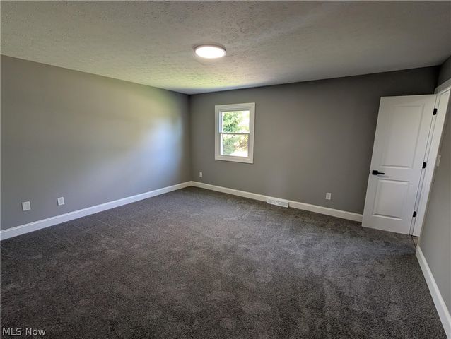 3246 E Waterloo Road, Akron, OH 44312