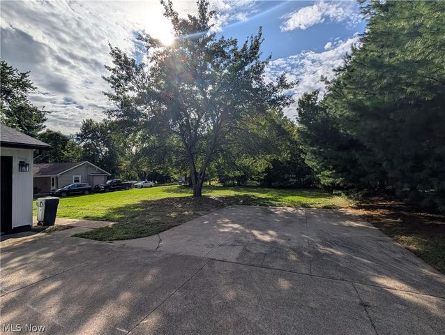 3246 E Waterloo Road, Akron, OH 44312