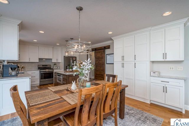 2119 Burnett Lane, North Mankato, MN 56003