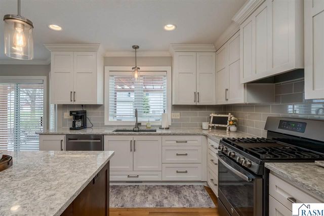 2119 Burnett Lane, North Mankato, MN 56003