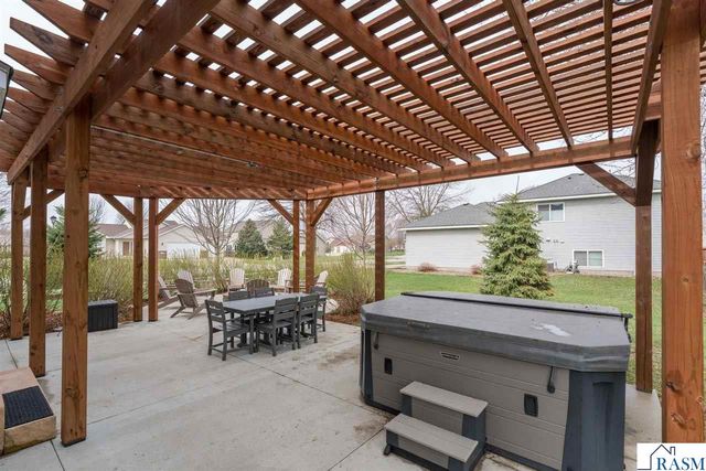 2119 Burnett Lane, North Mankato, MN 56003