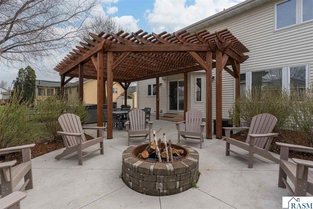 2119 Burnett Lane, North Mankato, MN 56003