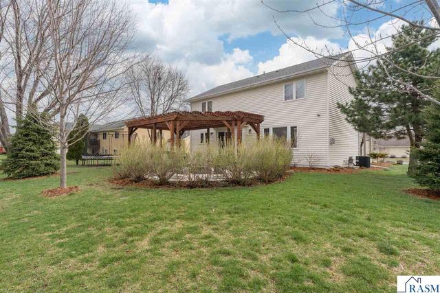 2119 Burnett Lane, North Mankato, MN 56003