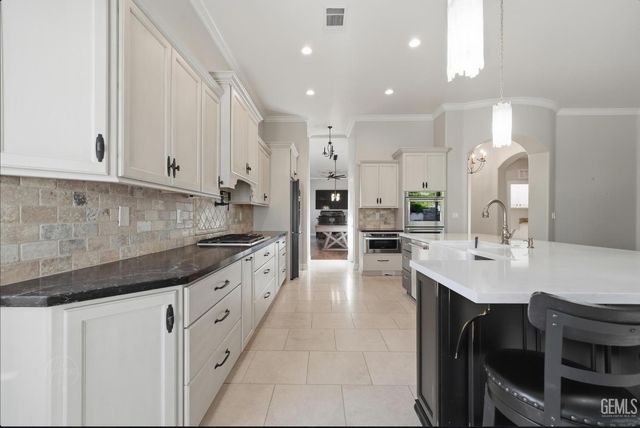 14923 Colonia De Las Rosas, Bakersfield, CA 93306