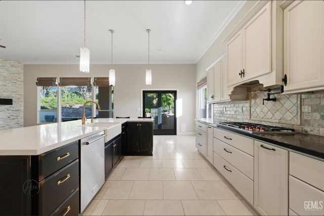 14923 Colonia De Las Rosas, Bakersfield, CA 93306