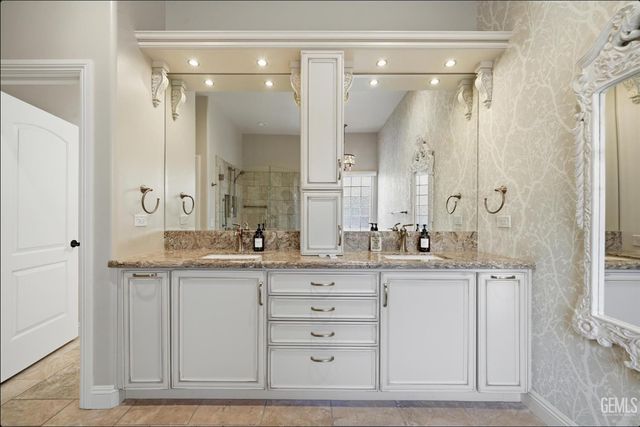 14923 Colonia De Las Rosas, Bakersfield, CA 93306