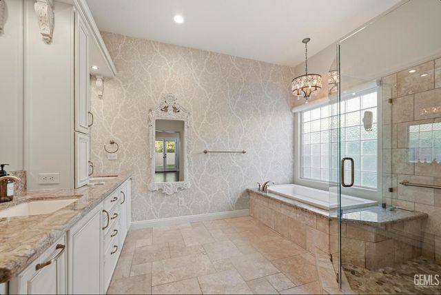 14923 Colonia De Las Rosas, Bakersfield, CA 93306