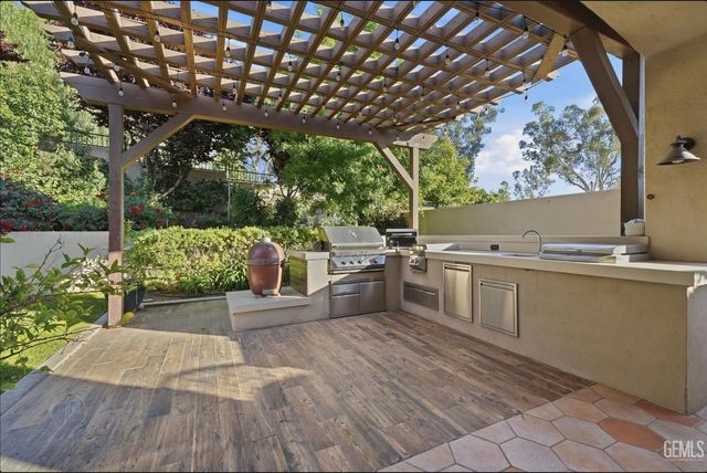 14923 Colonia De Las Rosas, Bakersfield, CA 93306