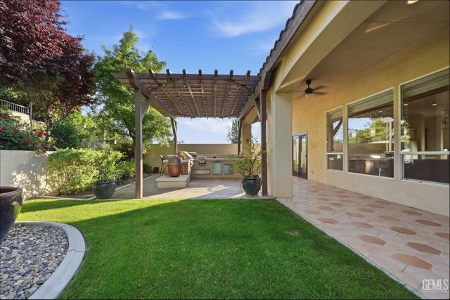 14923 Colonia De Las Rosas, Bakersfield, CA 93306