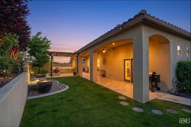 14923 Colonia De Las Rosas, Bakersfield, CA 93306