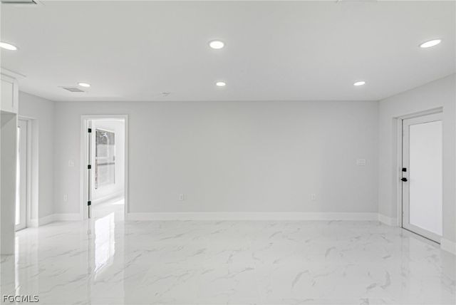 1120 Ravenswood ST E, Lehigh Acres, FL 33974