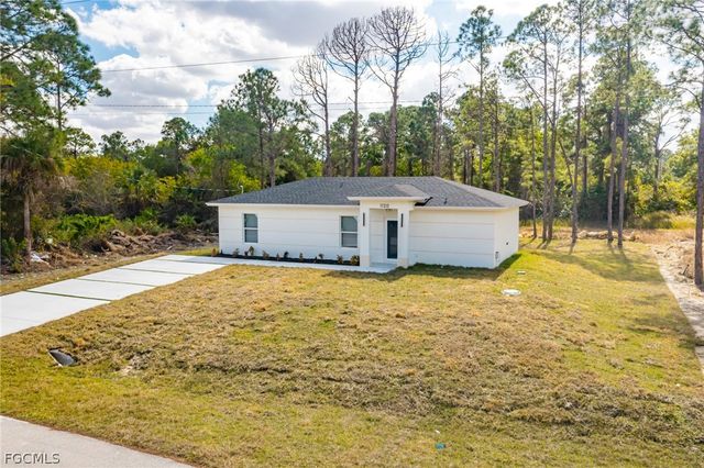 1120 Ravenswood ST E, Lehigh Acres, FL 33974