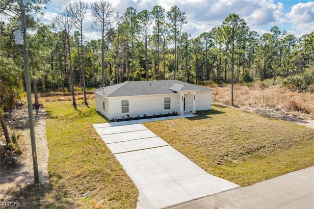 1120 Ravenswood ST E, Lehigh Acres, FL 33974