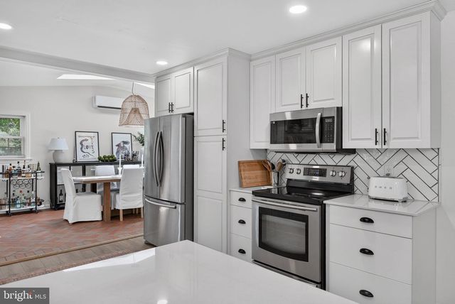 1521 FELLOWSHIP DR, Lancaster, PA 17601