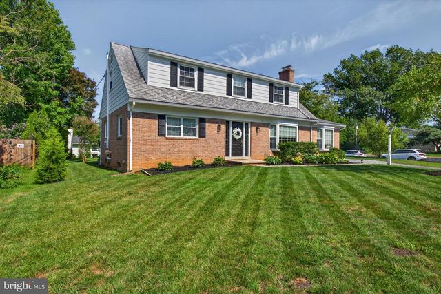 1521 FELLOWSHIP DR, Lancaster, PA 17601