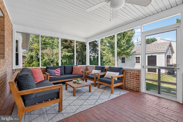 1521 FELLOWSHIP DR, Lancaster, PA 17601