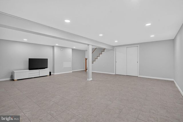 1521 FELLOWSHIP DR, Lancaster, PA 17601