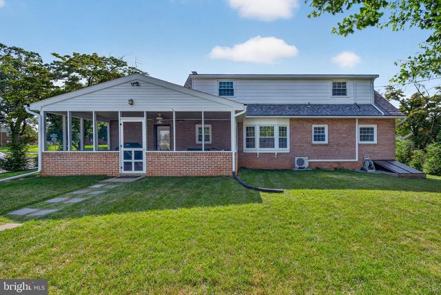 1521 FELLOWSHIP DR, Lancaster, PA 17601