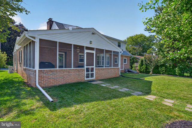 1521 FELLOWSHIP DR, Lancaster, PA 17601