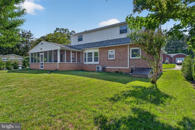 1521 FELLOWSHIP DR, Lancaster, PA 17601