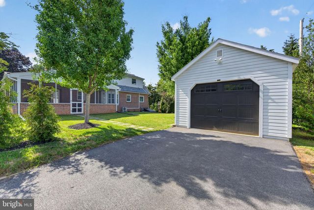 1521 FELLOWSHIP DR, Lancaster, PA 17601