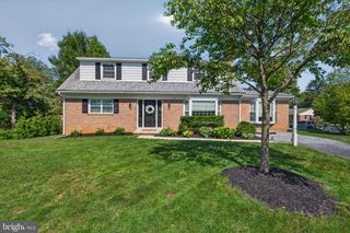 1521 FELLOWSHIP DR, Lancaster, PA 17601