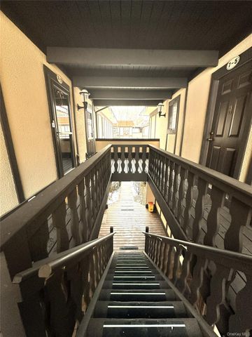 7 Loudon Drive 7, Fishkill, NY 12524