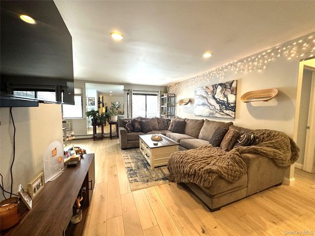 7 Loudon Drive 7, Fishkill, NY 12524