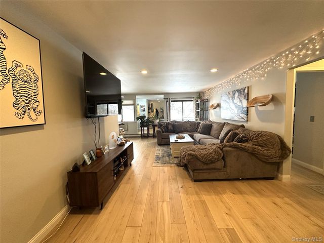 7 Loudon Drive 7, Fishkill, NY 12524