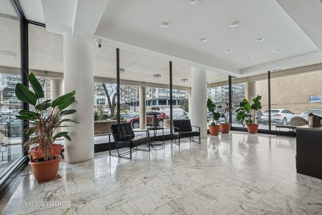 5740 N Sheridan Road 18D, Chicago, IL 60660