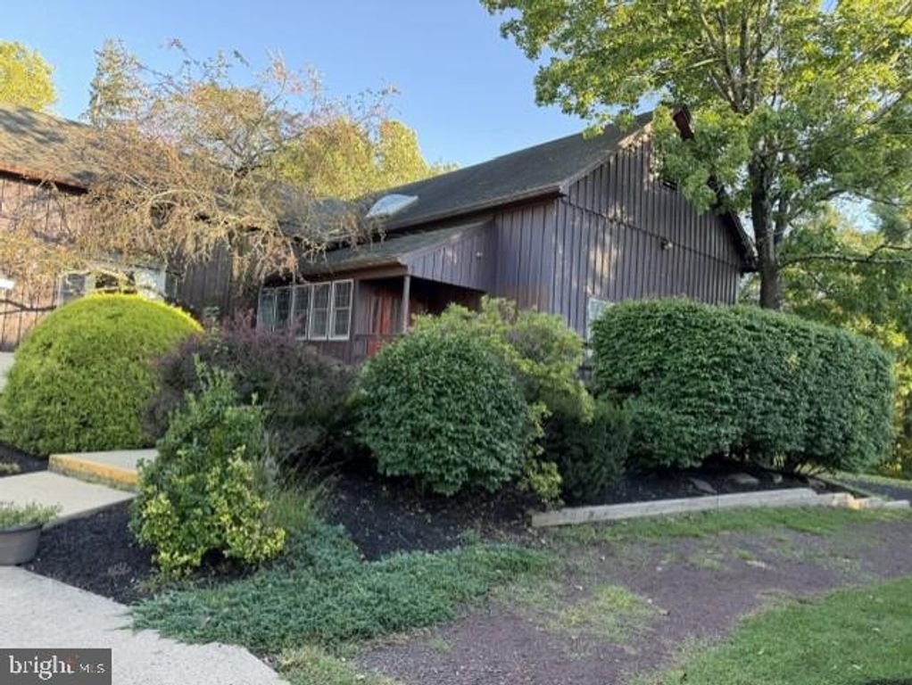 140 E BUTLER AVE #5, Chalfont, PA 18914 — exterior