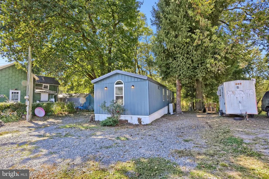 711 RAILROAD ST, Millersburg, PA 17061