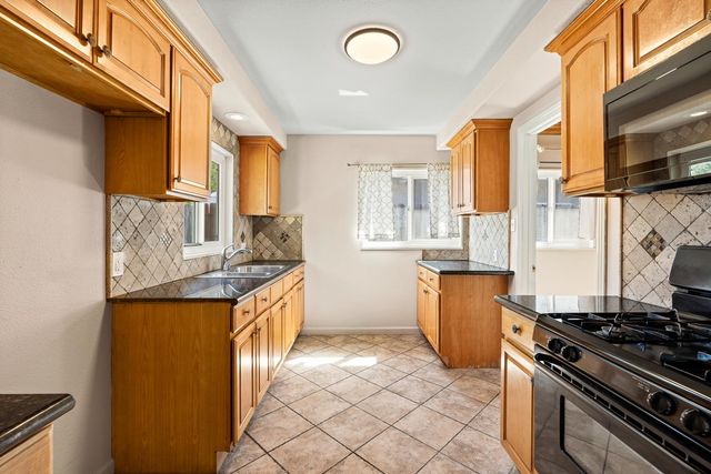 1203 Calhoun Way, Stockton, CA 95207