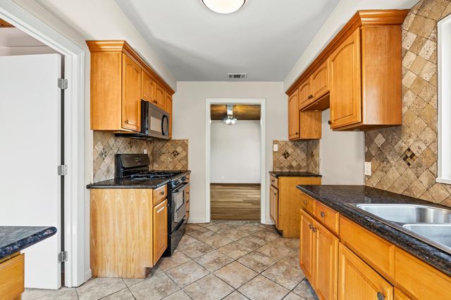 1203 Calhoun Way, Stockton, CA 95207