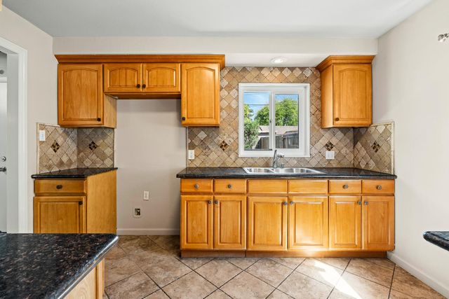 1203 Calhoun Way, Stockton, CA 95207