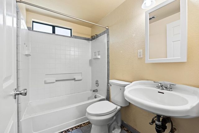 1203 Calhoun Way, Stockton, CA 95207