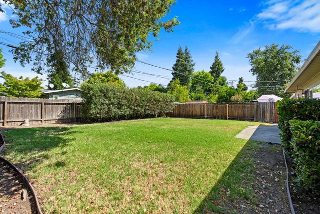 1203 Calhoun Way, Stockton, CA 95207
