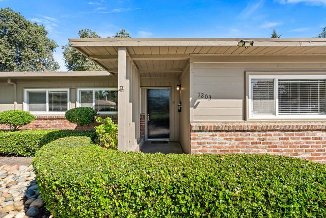 1203 Calhoun Way, Stockton, CA 95207